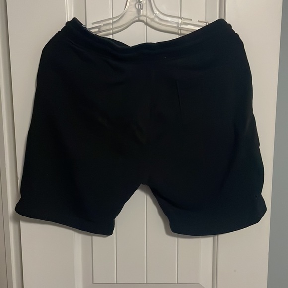 Old navy black shorts - Picture 2 of 2